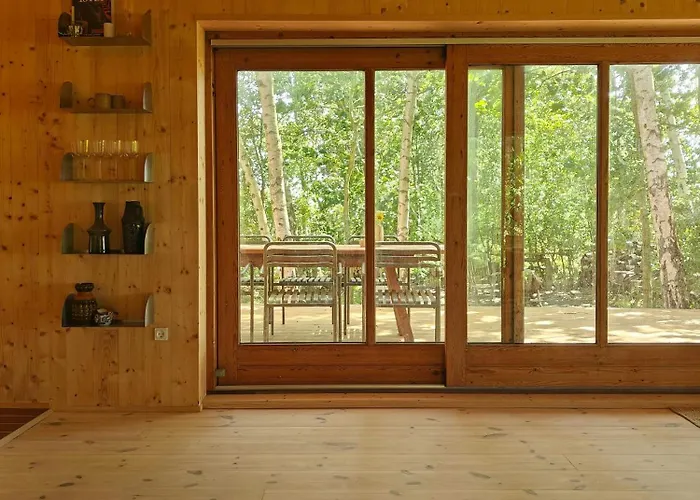 בית נופש Handbuilt In Untouched Forest By Lango